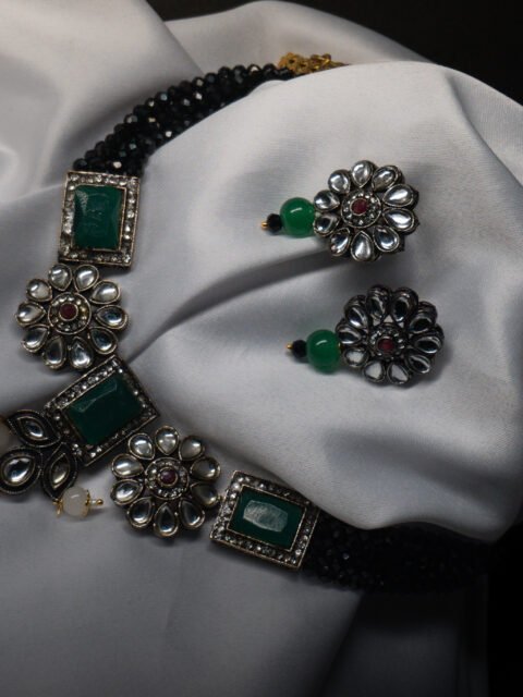 Victorian Emerald Stone Silver toned Necklace Set